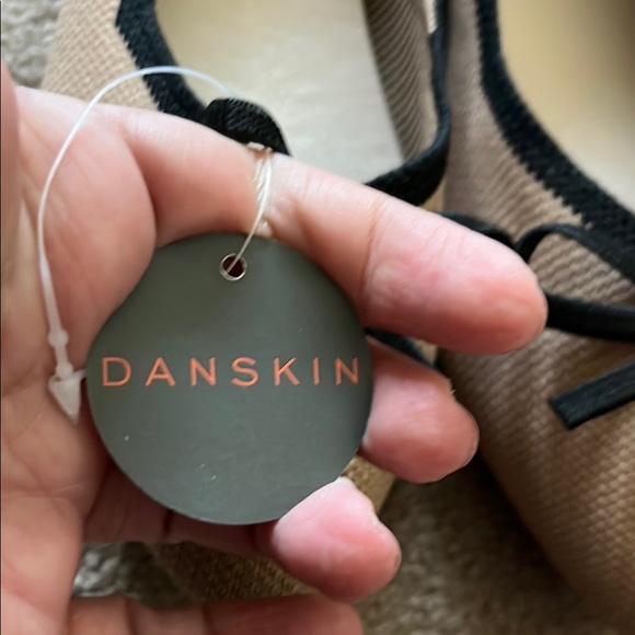 Danskin Tan and Black Flats with Classic Bow Detail - Picture 8 of 8